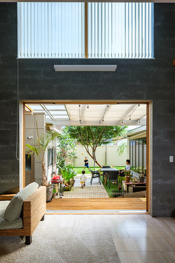 アークホーム　一級建築士事務所 【3000万円台/吹抜け/中庭/間取り図有】ライトコートで内と外をつないだ、自然の心地よさあふれる邸宅の建築実例画像7