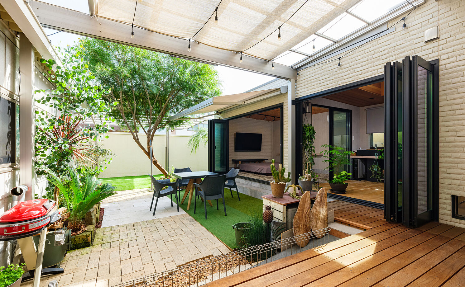 アークホーム　一級建築士事務所 【3000万円台/吹抜け/中庭/間取り図有】ライトコートで内と外をつないだ、自然の心地よさあふれる邸宅の建築実例画像8