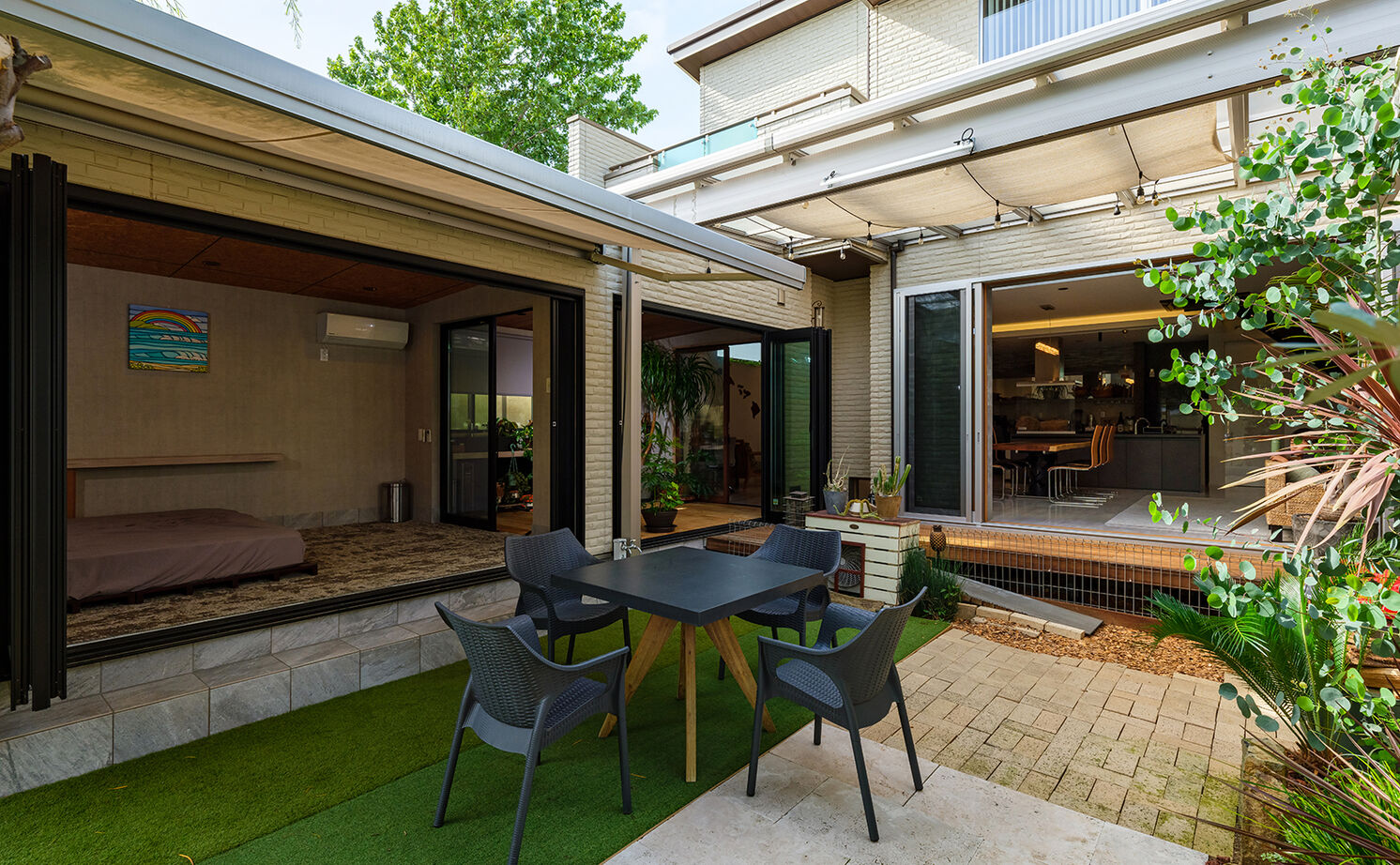 アークホーム　一級建築士事務所 【3000万円台/吹抜け/中庭/間取り図有】ライトコートで内と外をつないだ、自然の心地よさあふれる邸宅の建築実例画像9