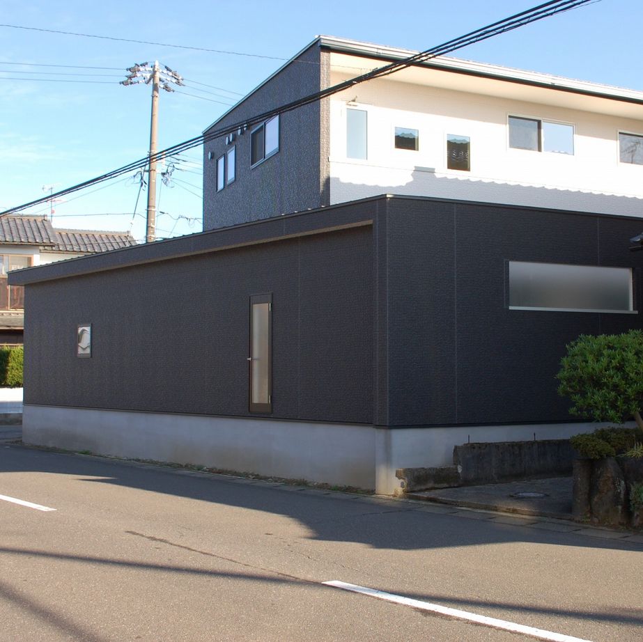 エクリュ 【3000万円台後半/二階建て/ペットと暮らす】にぎやかな家が「好き」・家のそうじは「嫌い」の建築実例画像1