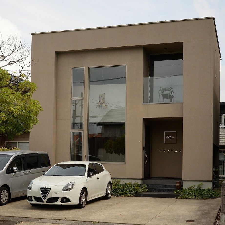 エクリュ 【2000万円台前半/吹き抜け/ロフト/ルーフテラス/大きな窓】「遊び」が活きる空間の建築実例画像1