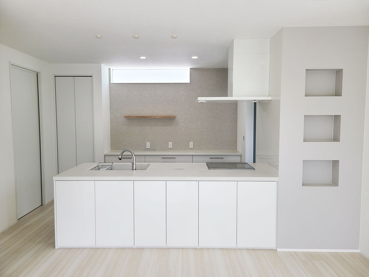 明建ハウス 【和歌山県／紀州材／土地探し】ZEH基準の高断熱。洗練されたライトグレーでまとめたシンプルライフの建築実例画像2