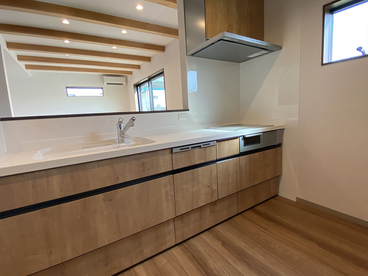 明建ハウス 【和歌山市／2000万円台／間取り図あり】好きな海を彷彿とさせるブルー×木の梁が印象的なリビングのある家の建築実例画像3