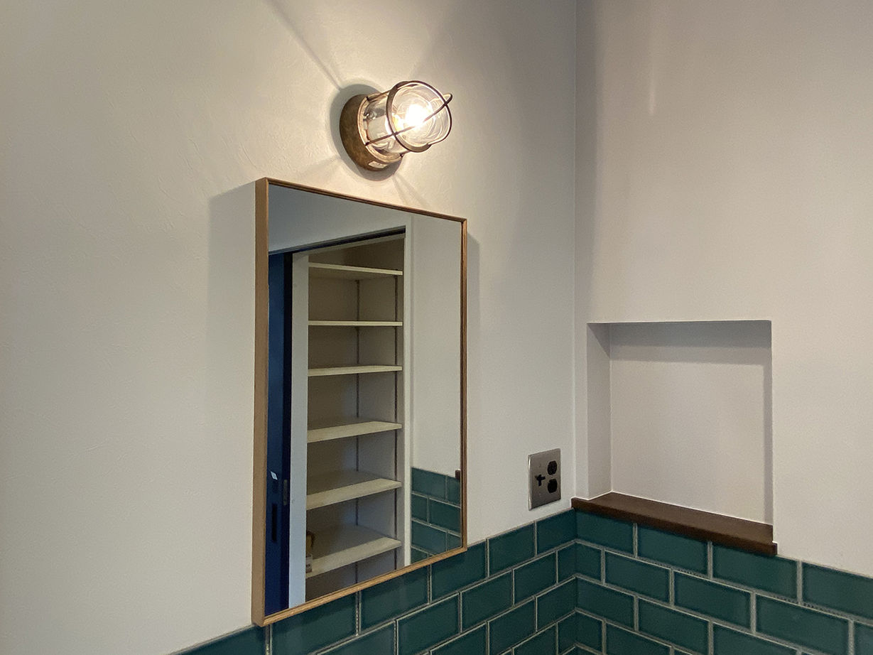 明建ハウス 【和歌山市／2000万円台／間取り図あり】好きな海を彷彿とさせるブルー×木の梁が印象的なリビングのある家の建築実例画像6