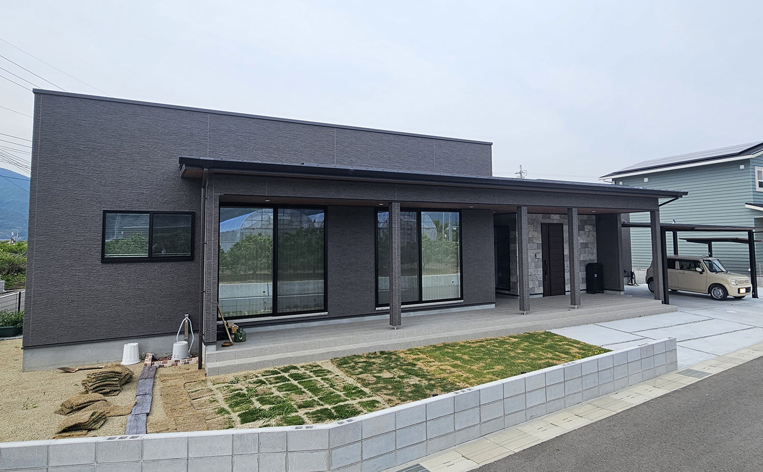 明建ハウス 【和歌山県／平屋／紀州材の家】外と内、あいまいな空間が日々の暮らしにリラックス感をもたらす平屋の家の建築実例画像9