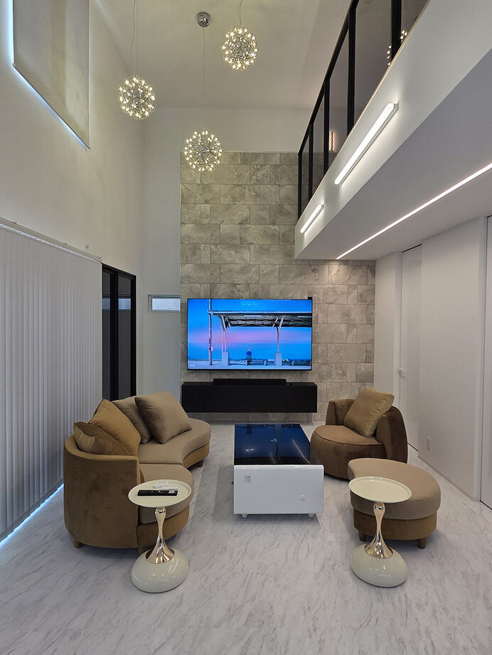 明建ハウス 【和歌山市／平屋ライク／間取り図あり】中庭に面したリビングを中心に主寝室や水まわりをすべて1階に配置の建築実例画像2