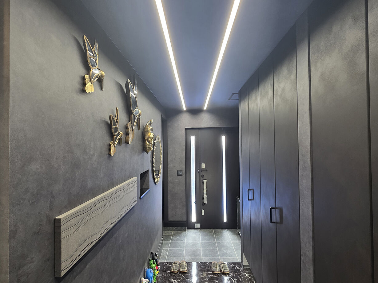 明建ハウス 【和歌山市／平屋ライク／間取り図あり】中庭に面したリビングを中心に主寝室や水まわりをすべて1階に配置の建築実例画像6