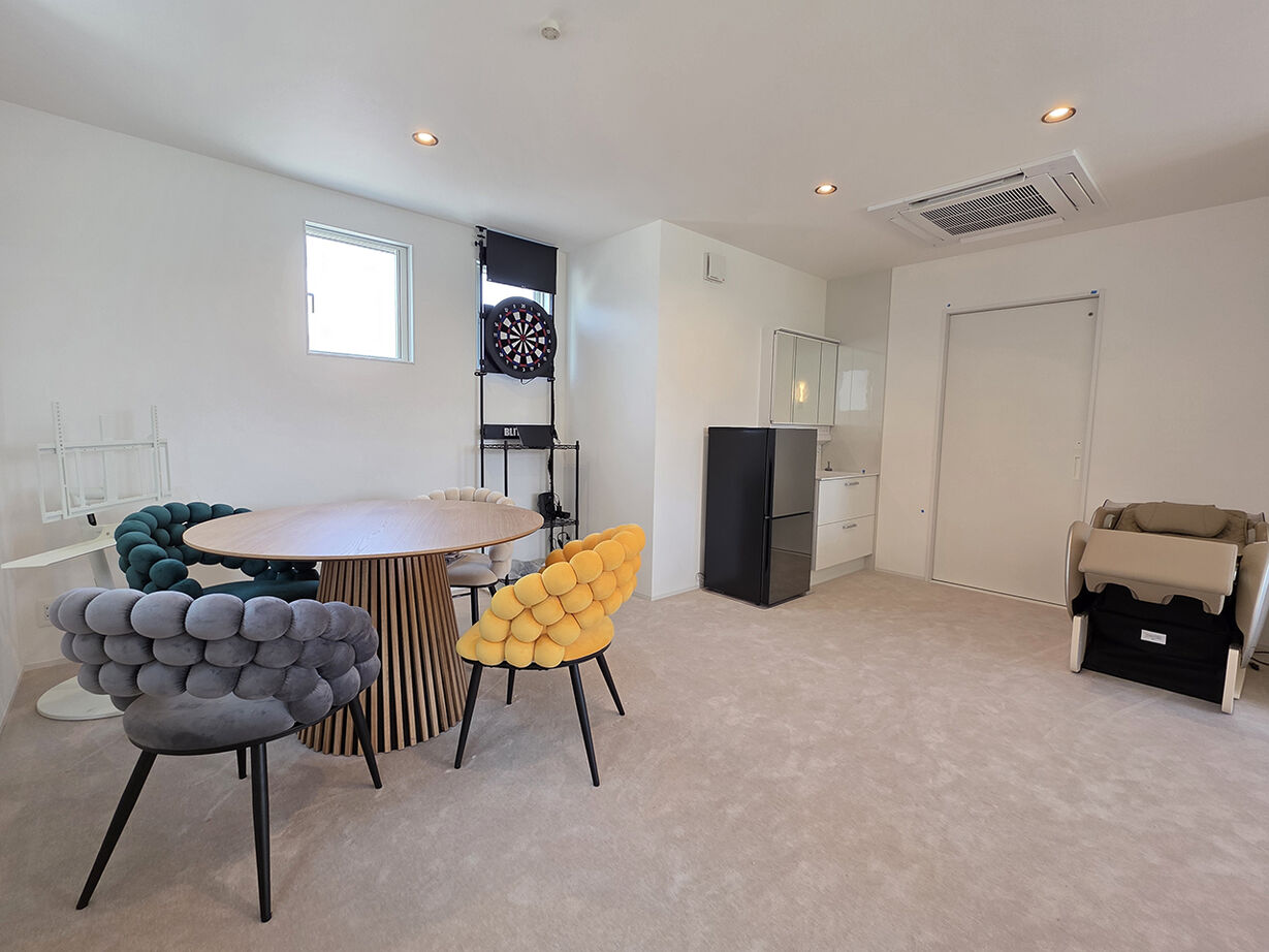 明建ハウス 【和歌山市／平屋ライク／間取り図あり】中庭に面したリビングを中心に主寝室や水まわりをすべて1階に配置の建築実例画像9