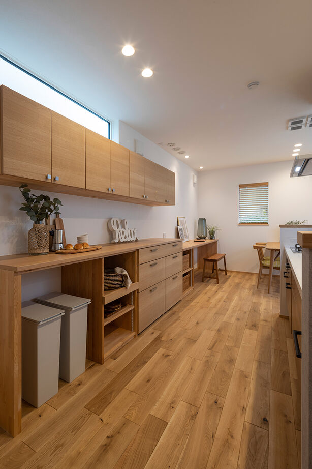 Relax home 【2000万円台/全館空調/30坪台/間取り図】回遊キッチン、水回りへの近道。動線の工夫で家事をラクにした家の建築実例画像4