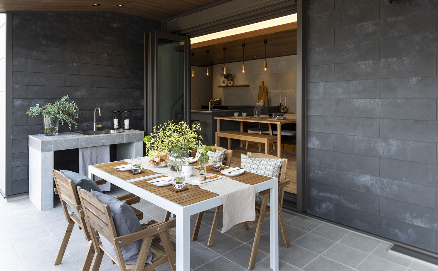 Relax home 【3000万円台/アウトドアリビング/40坪台/間取り図】風を感じるダイニングとガーデンキッチンのある家の建築実例画像2