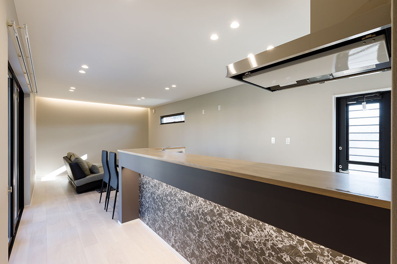ａｒｄ（アルデ） 【1000万円台/間接照明/半ビルトインガレージ】街中で上質なくつろぎ感が得られる、ホテルライクな住まいの建築実例画像2