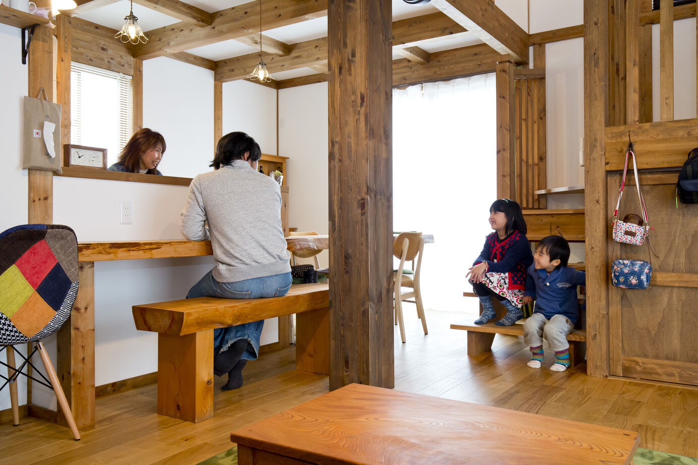 綿半林業 【1000万円台/ひのき/108m2】吹き抜け大空間に家族が集うノスタルジックで古民家風のひのきの家の建築実例画像3