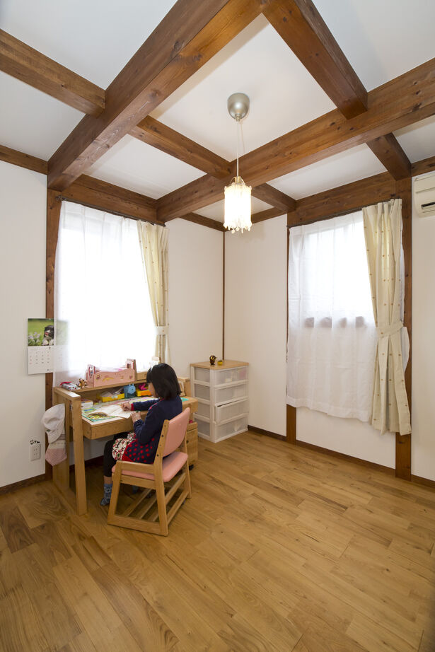 綿半林業 【1000万円台/ひのき/108m2】吹き抜け大空間に家族が集うノスタルジックで古民家風のひのきの家の建築実例画像5