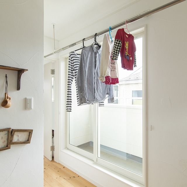 アヴィエスホーム 【間取り図有/32坪/1,500万円～1,999万円】塗り壁の爽やかさをまとったカフェ風リビングのおうちの建築実例画像7