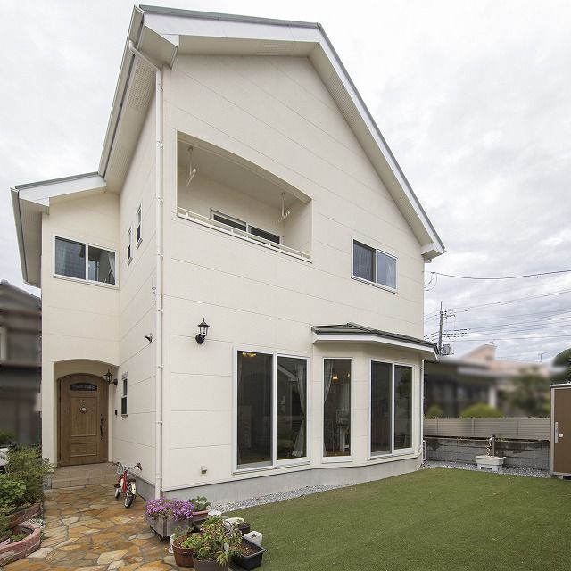 アヴィエスホーム 【間取り図有/32坪/1,500万円～1,999万円】塗り壁の爽やかさをまとったカフェ風リビングのおうちの建築実例画像9