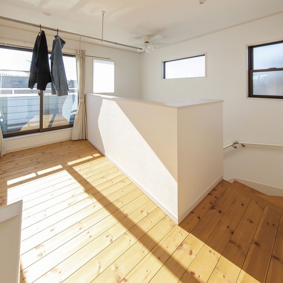 アヴィエスホーム 【37坪/1500万円～1999万円】塗り壁と無垢材が心地いい。内外が繋がるアメリカンハウスの建築実例画像7