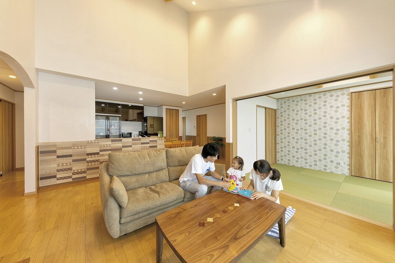 アヴィエスホーム 【間取り図有/39坪/2000～2499万円】健康塗り壁の爽やかさが心地いい！勾配天井で広々快適な平屋の住まいの建築実例画像4