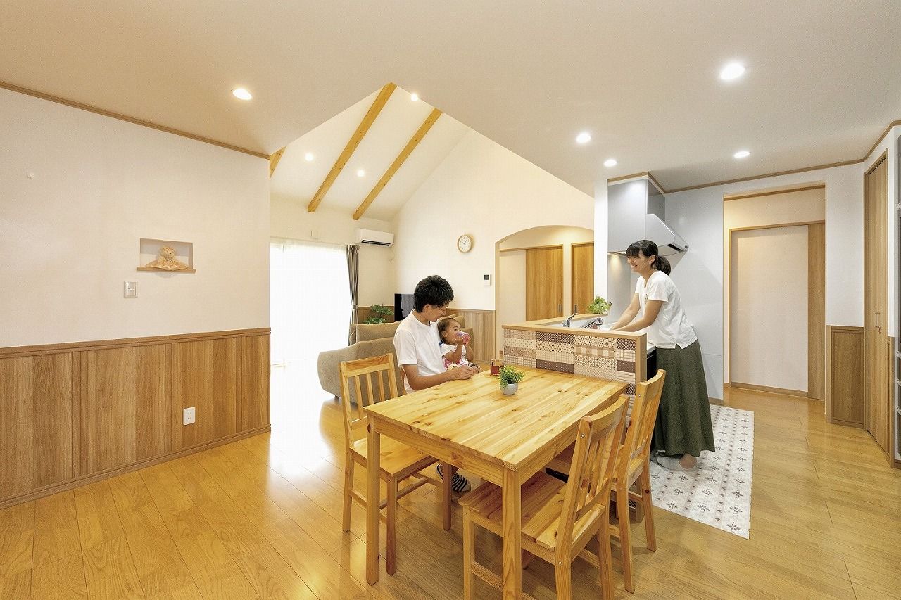 アヴィエスホーム 【間取り図有/39坪/2000～2499万円】健康塗り壁の爽やかさが心地いい！勾配天井で広々快適な平屋の住まいの建築実例画像5