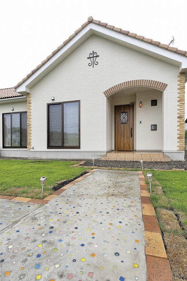 アヴィエスホーム 【間取り図有/39坪/2000～2499万円】健康塗り壁の爽やかさが心地いい！勾配天井で広々快適な平屋の住まいの建築実例画像10