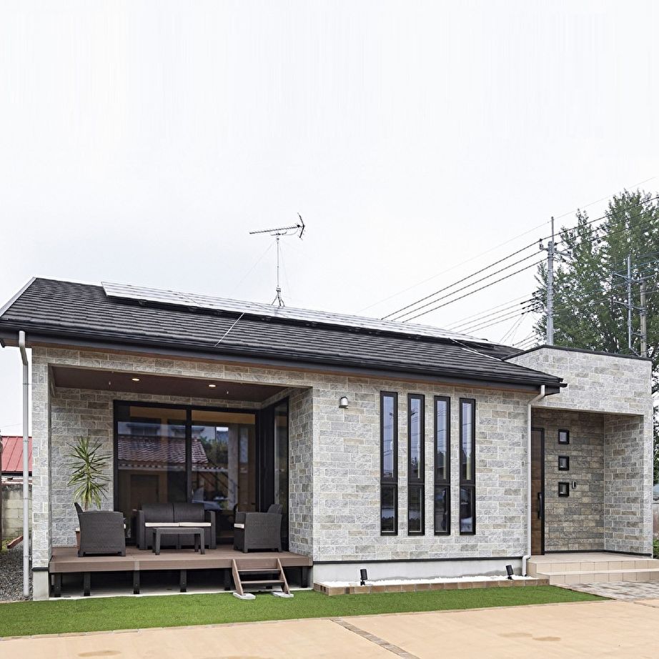 アヴィエスホーム 【間取り図有/30坪/2200万円～2299万円】素材や間取りで遊び心をプラス！塗り壁の心地よさをまとう平屋の建築実例画像2