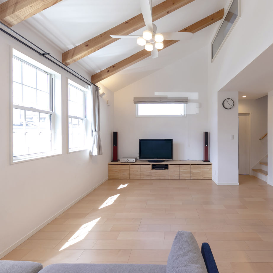 アヴィエスホーム 【間取り図有/45坪/2200万円～2299万円】家族に合った収納計画や8の字の動線が嬉しい、南欧風の住まいの建築実例画像2