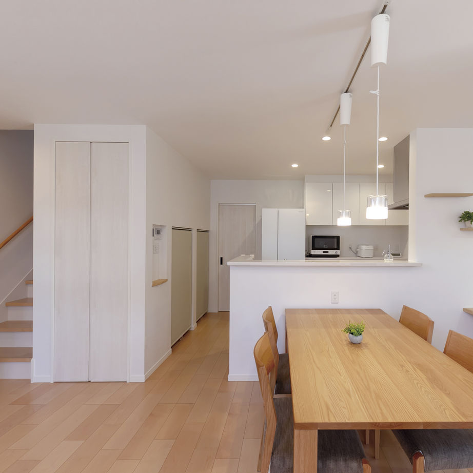 アヴィエスホーム 【間取り図有/45坪/2200万円～2299万円】家族に合った収納計画や8の字の動線が嬉しい、南欧風の住まいの建築実例画像3