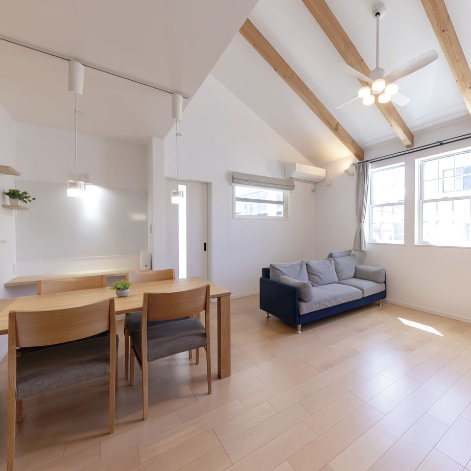 アヴィエスホーム 【間取り図有/45坪/2200万円～2299万円】家族に合った収納計画や8の字の動線が嬉しい、南欧風の住まいの建築実例画像4