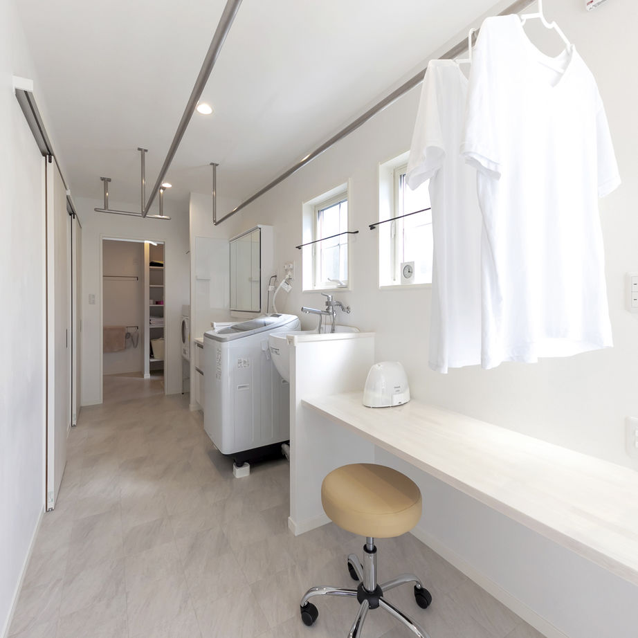 アヴィエスホーム 【間取り図有/45坪/2200万円～2299万円】家族に合った収納計画や8の字の動線が嬉しい、南欧風の住まいの建築実例画像5