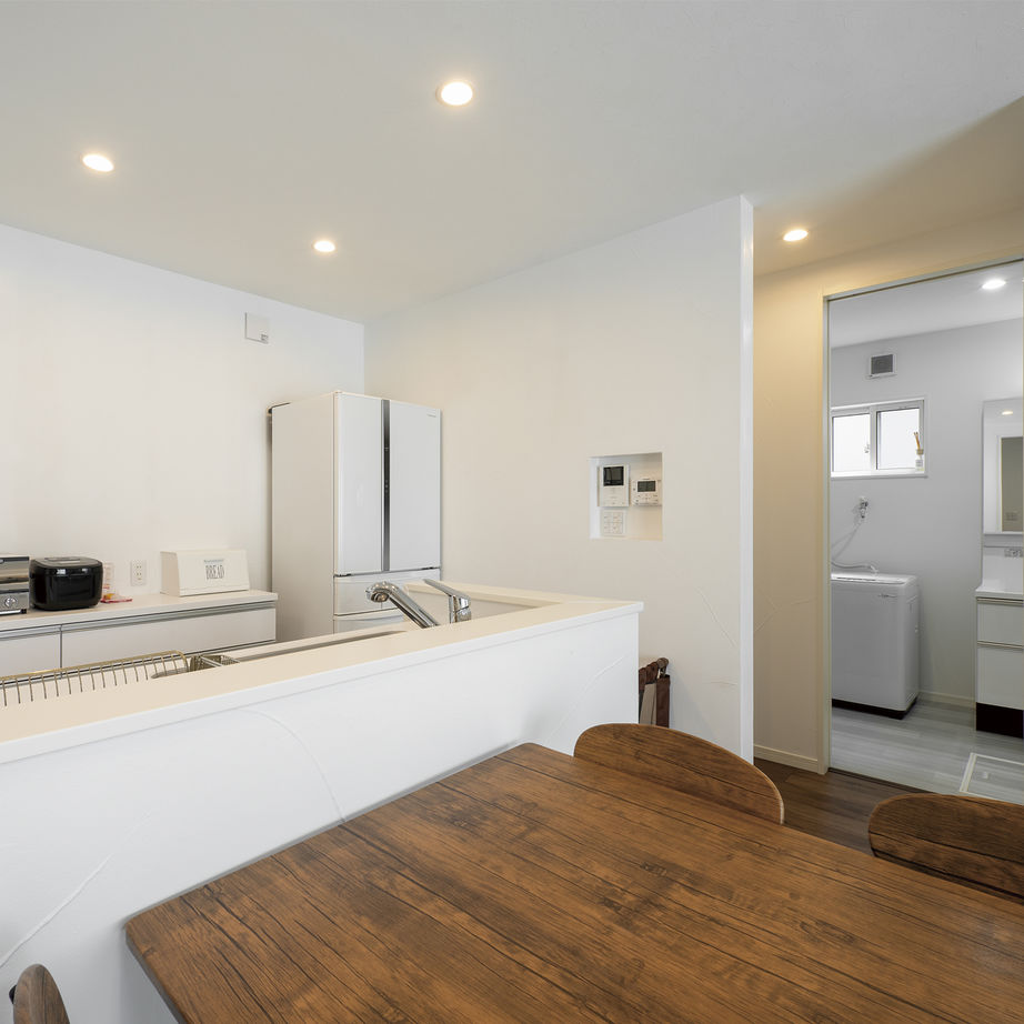 アヴィエスホーム 【間取り図有/27坪/1600万円】「健康塗り壁」で爽やかな毎日を。家族を身近に感じる暮らしやすい住まいの建築実例画像6