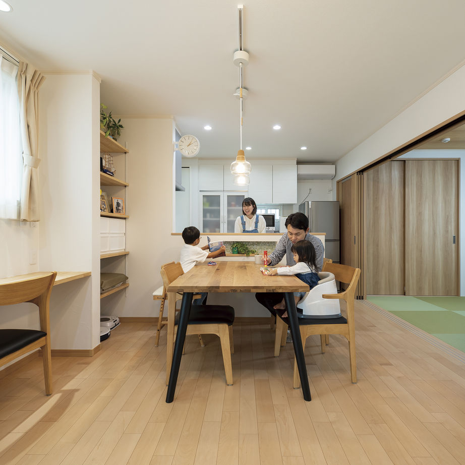 アヴィエスホーム 【間取り図有】きれいな空気に包まれた空間も、造作家具も予算内で！明瞭な価格案内で不安の少ない家づくりの建築実例画像3