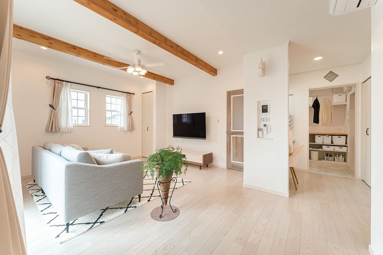 アヴィエスホーム 【間取り図有/34坪/2,100万円】健康塗り壁の南欧風デザイン。きれいな空気で快適な暮らしを満喫！の建築実例画像3