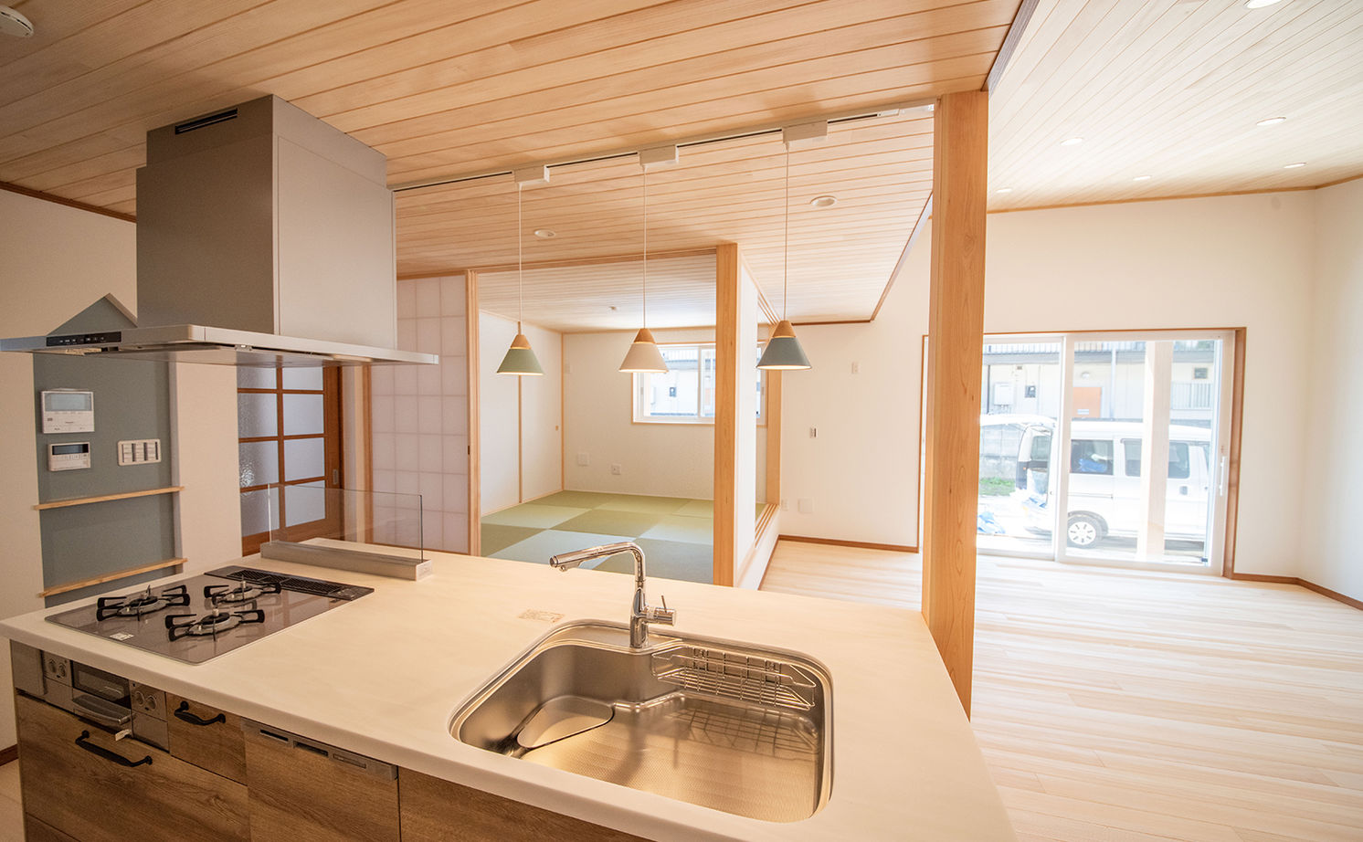 助川工務店 【平屋/自然素材/造作家具/間取り図有】勾配天井の開放感と、便利な生活動線が嬉しい「もみの木」の家の建築実例画像4