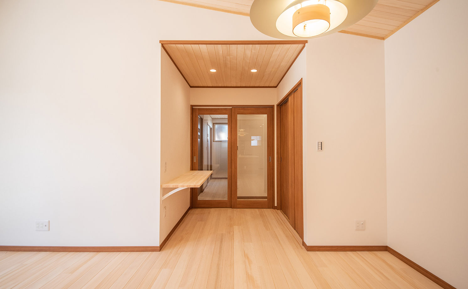 助川工務店 【平屋/自然素材/造作家具/間取り図有】勾配天井の開放感と、便利な生活動線が嬉しい「もみの木」の家の建築実例画像9