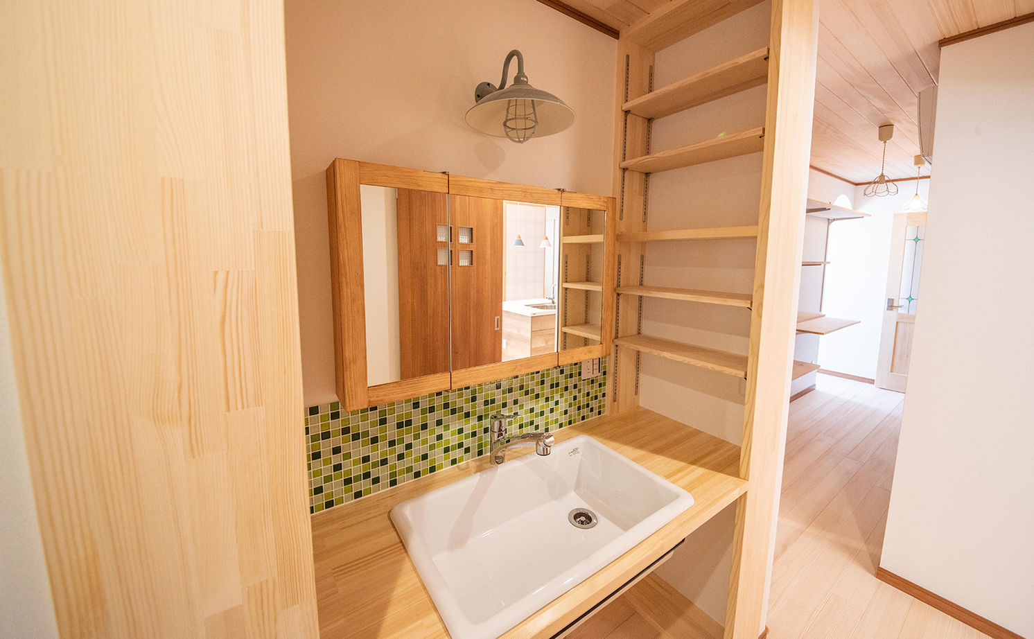 助川工務店 【平屋/自然素材/造作家具/間取り図有】勾配天井の開放感と、便利な生活動線が嬉しい「もみの木」の家の建築実例画像12