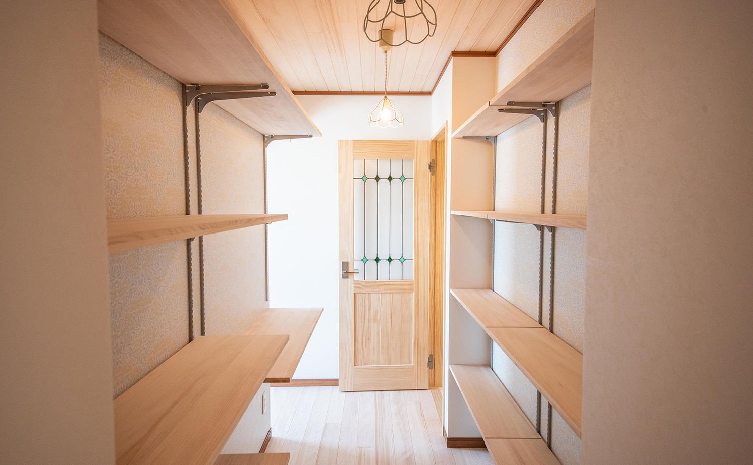 助川工務店 【平屋/自然素材/造作家具/間取り図有】勾配天井の開放感と、便利な生活動線が嬉しい「もみの木」の家の建築実例画像17