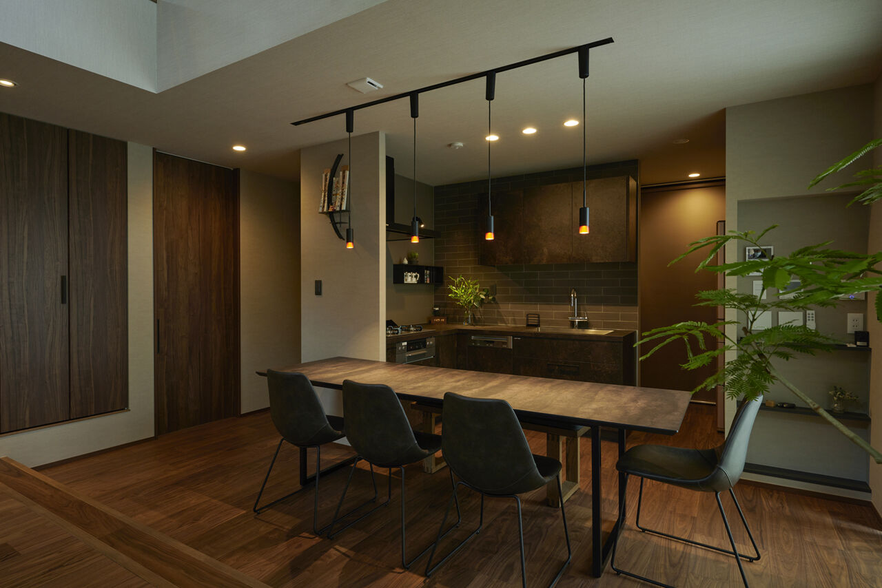 マルマインハウス 【生駒郡平群町／2500～3000万円】家族８人がのびのび暮らす。床と天井に高低差をつけた立体的空間設計の建築実例画像3