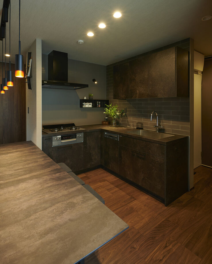 マルマインハウス 【生駒郡平群町／2500～3000万円】家族８人がのびのび暮らす。床と天井に高低差をつけた立体的空間設計の建築実例画像4