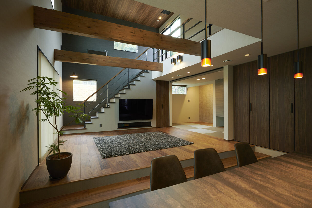 マルマインハウス 【生駒郡平群町／2500～3000万円】家族８人がのびのび暮らす。床と天井に高低差をつけた立体的空間設計の建築実例画像5