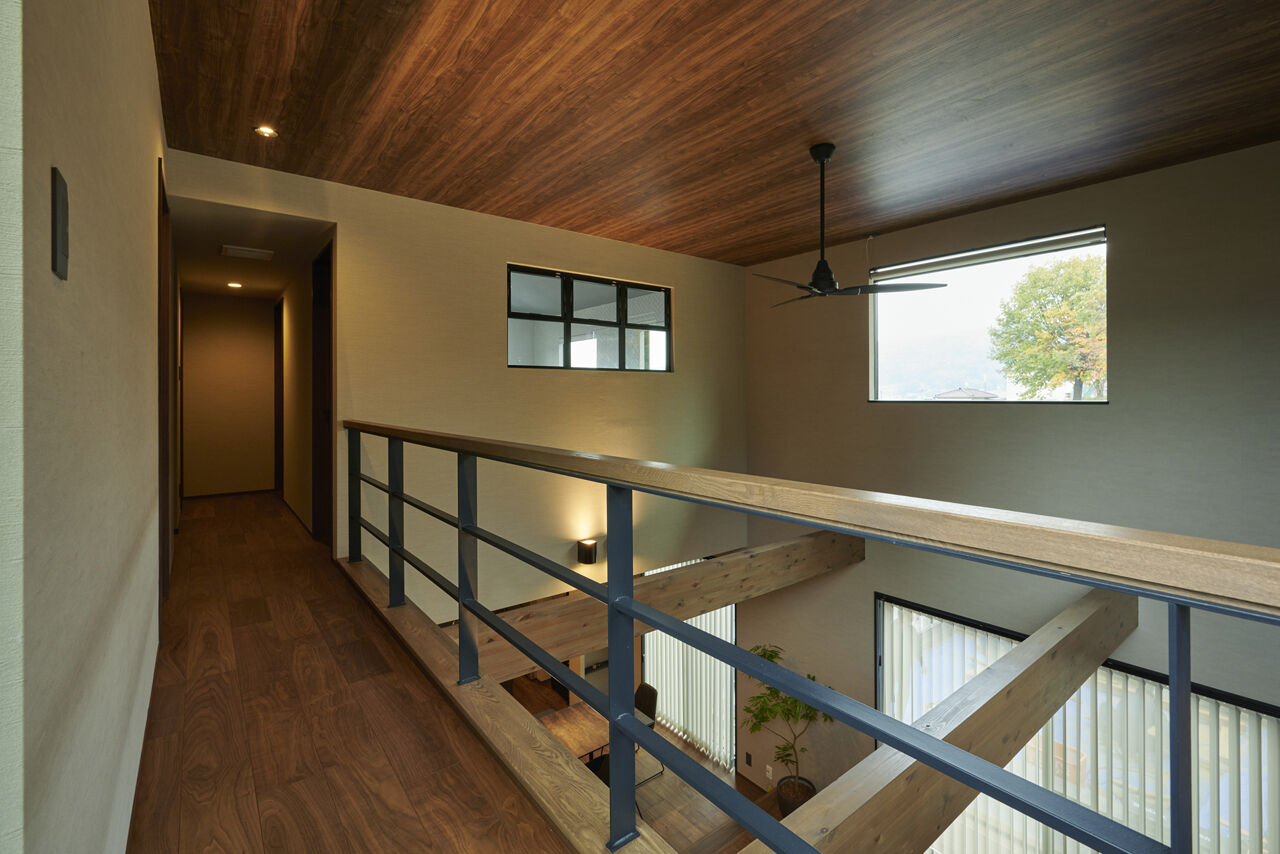 マルマインハウス 【生駒郡平群町／2500～3000万円】家族８人がのびのび暮らす。床と天井に高低差をつけた立体的空間設計の建築実例画像6