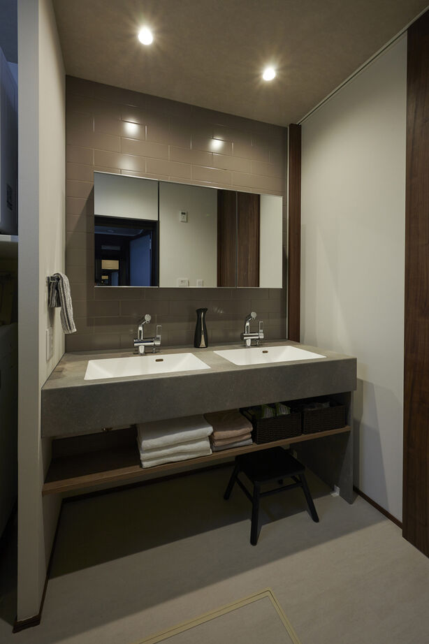 マルマインハウス 【生駒郡平群町／2500～3000万円】家族８人がのびのび暮らす。床と天井に高低差をつけた立体的空間設計の建築実例画像8