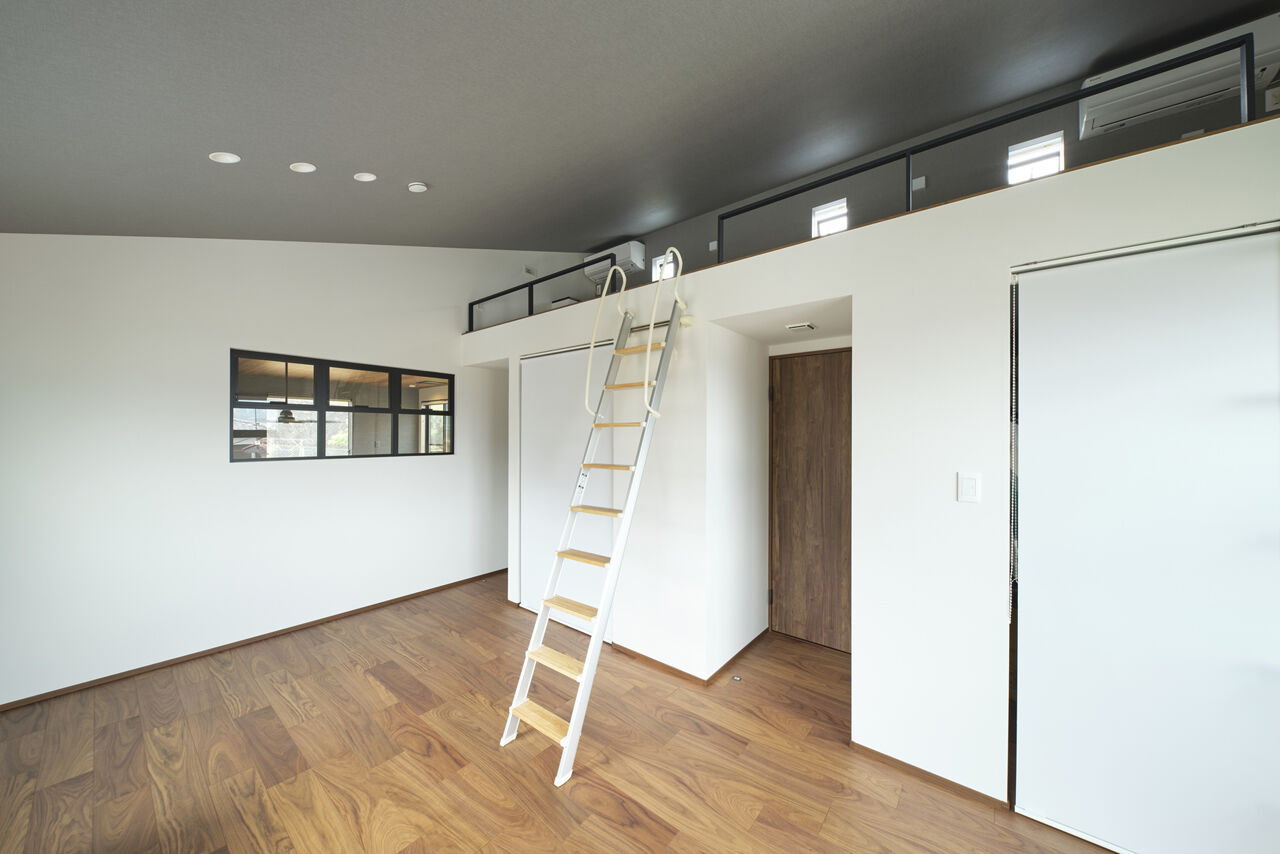 マルマインハウス 【生駒郡平群町／2500～3000万円】家族８人がのびのび暮らす。床と天井に高低差をつけた立体的空間設計の建築実例画像9