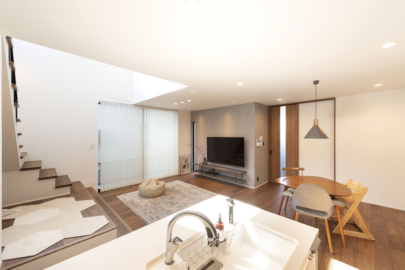 マルマインハウス 【奈良市／2200万円台】白とグレーのグラデーションが映える。スタイリッシュさとやわらかさが共生する家の建築実例画像7