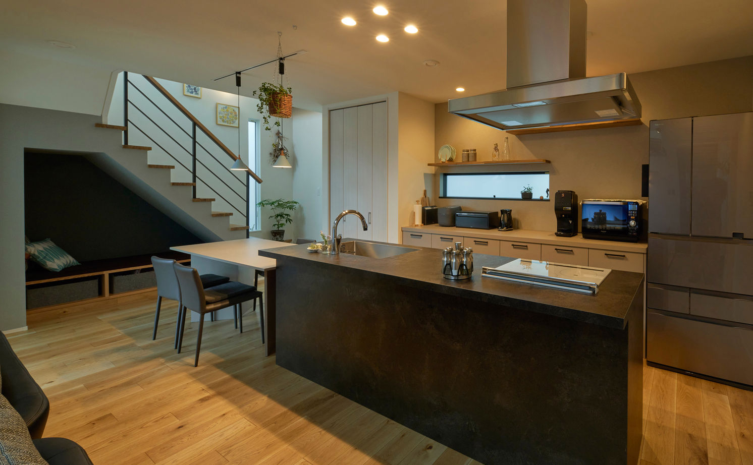 マルマインハウス 【奈良県/2820万円/間取り有】吹き抜けリビングとひと続きのテラス　こだわり抜いた設計力で一体感のある家の建築実例画像2