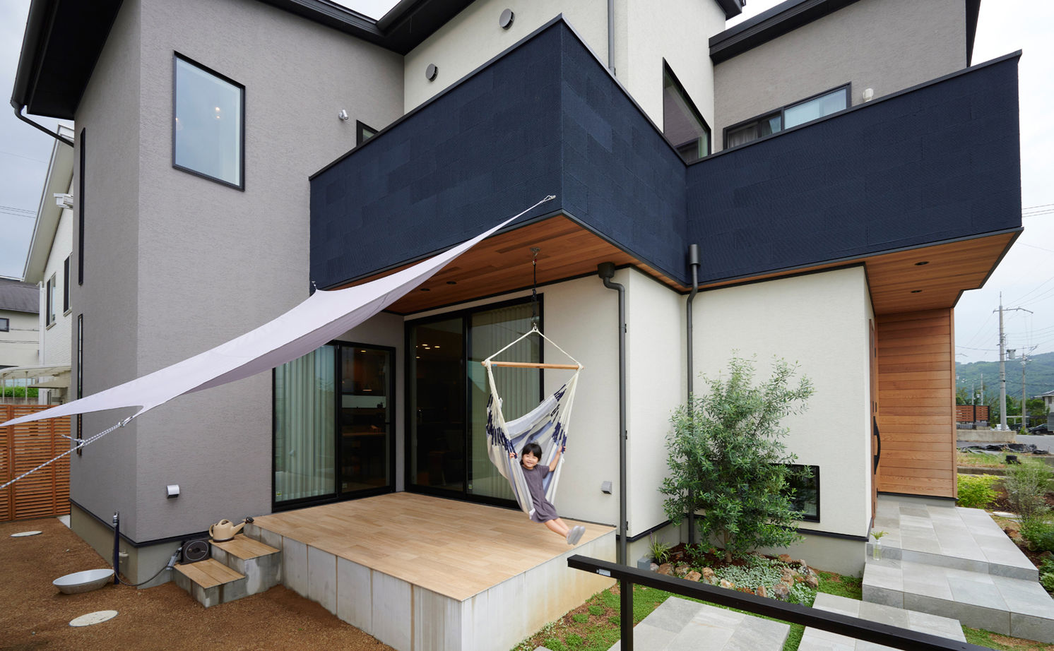 マルマインハウス 【奈良県/2820万円/間取り有】吹き抜けリビングとひと続きのテラス　こだわり抜いた設計力で一体感のある家の建築実例画像3