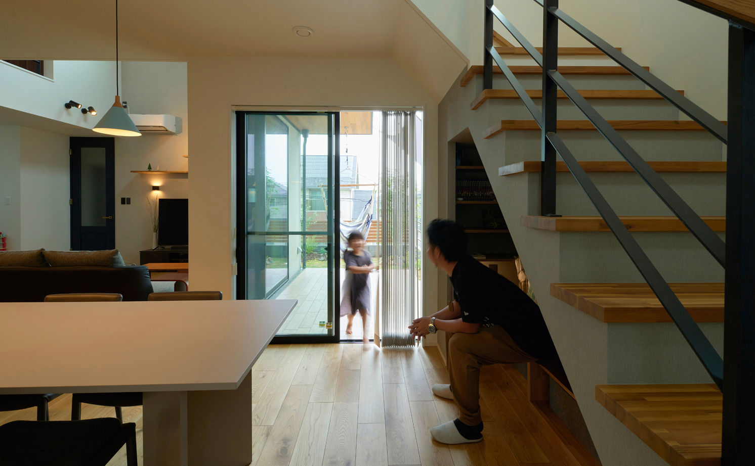 マルマインハウス 【奈良県/2820万円/間取り有】吹き抜けリビングとひと続きのテラス　こだわり抜いた設計力で一体感のある家の建築実例画像4