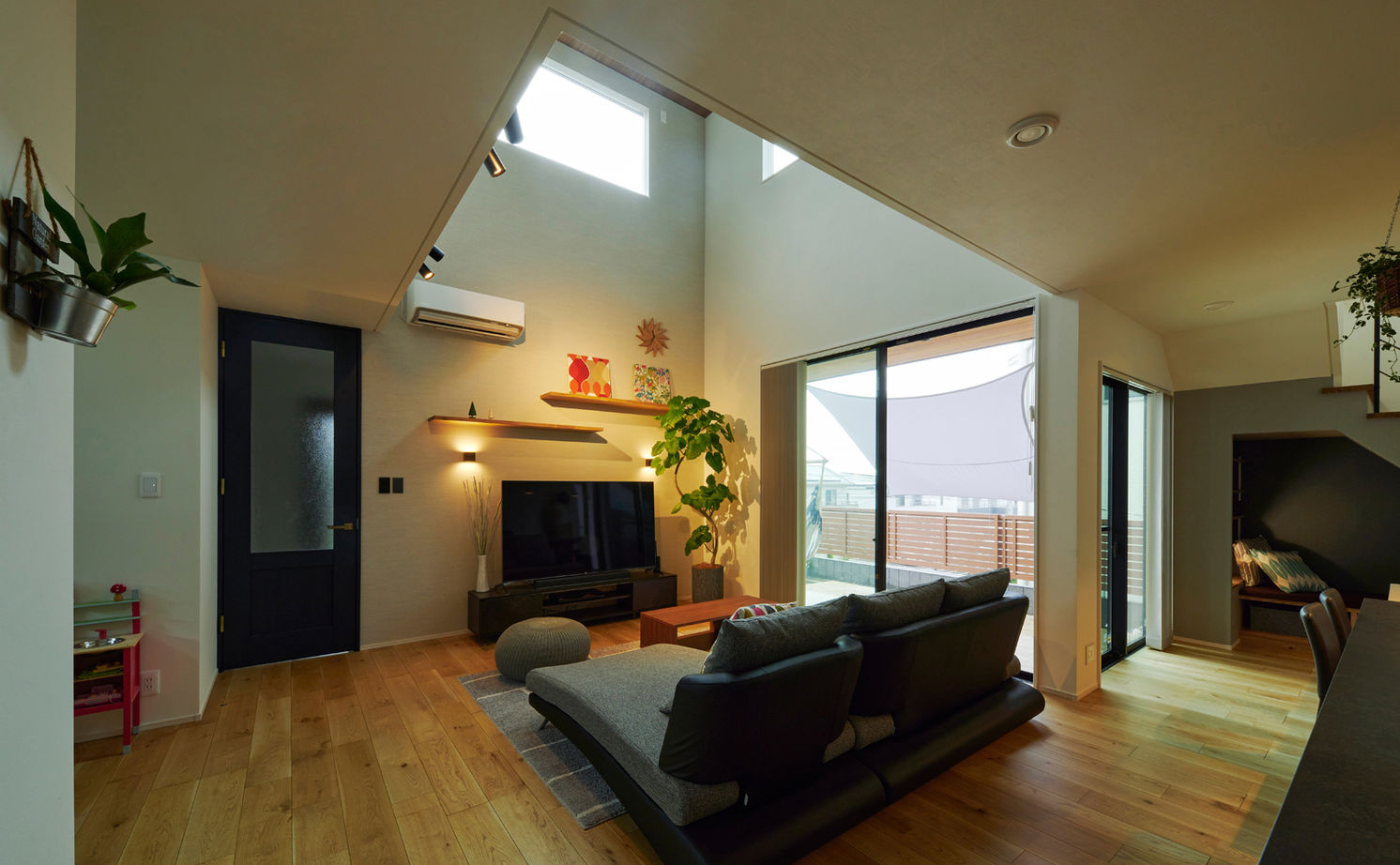 マルマインハウス 【奈良県/2820万円/間取り有】吹き抜けリビングとひと続きのテラス　こだわり抜いた設計力で一体感のある家の建築実例画像7