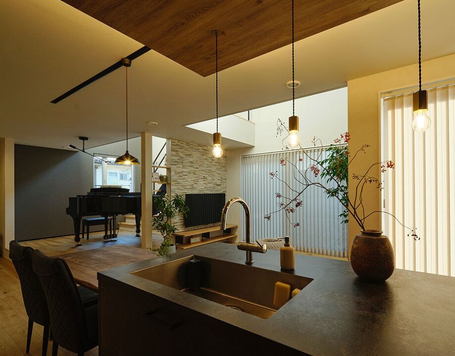 マルマインハウス 【生駒郡/3000～3500万円/グランドピアノのある家/間取り】2つの吹抜けが立体感を演出する、上質感漂う邸宅の建築実例画像3