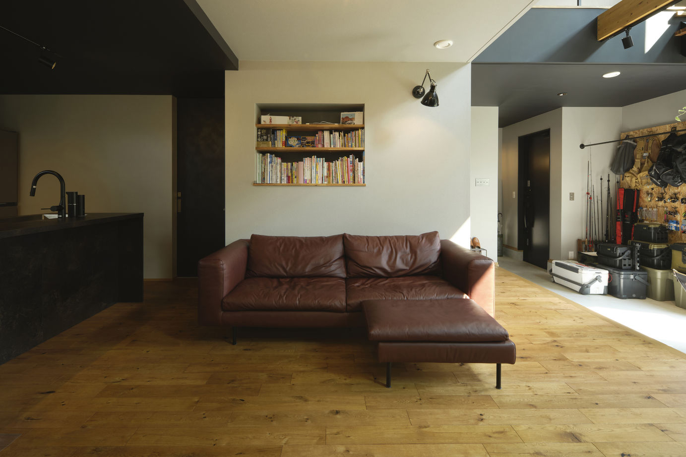 マルマインハウス “アウトドア家族”らしいダイナミックにレイアウトされた土間がよくなじんだ、“外での遊びが充実する家”の建築実例画像6