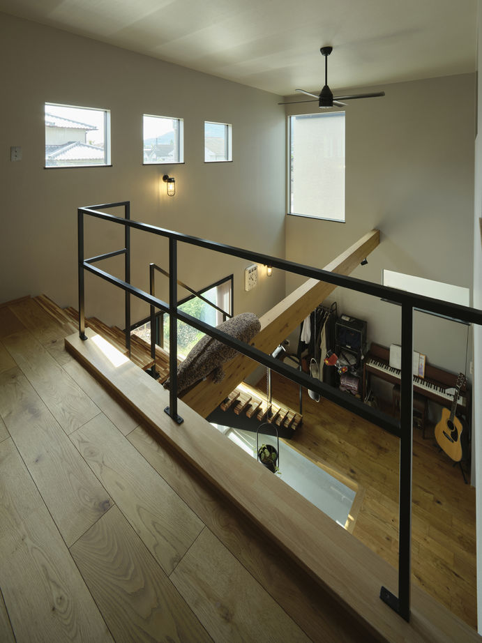 マルマインハウス “アウトドア家族”らしいダイナミックにレイアウトされた土間がよくなじんだ、“外での遊びが充実する家”の建築実例画像7