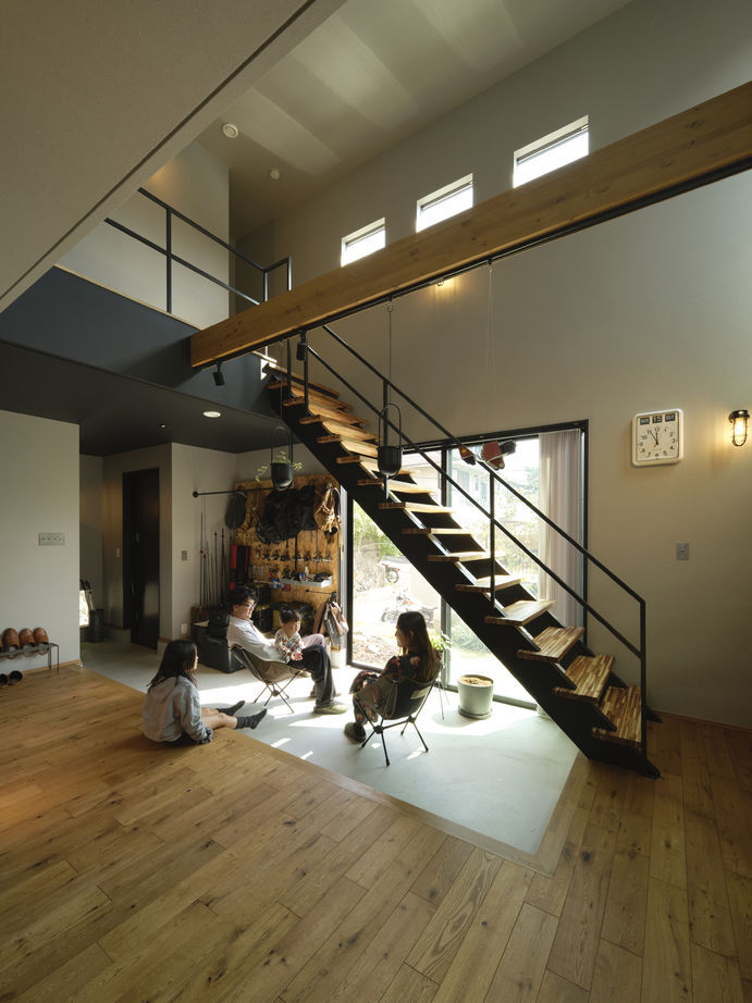 マルマインハウス “アウトドア家族”らしいダイナミックにレイアウトされた土間がよくなじんだ、“外での遊びが充実する家”の建築実例画像10